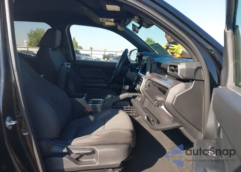 2025 Toyota Tacoma Sr5 4Wd z USA, uszkodzony, nr VIN 3TMLB5JN0SM107628